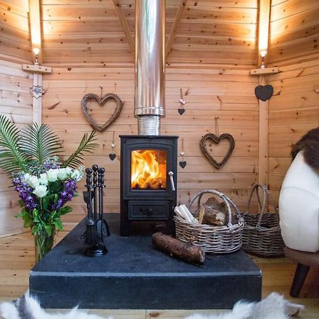 Praze an Beeble Romantic Treehouse With Hot Tub & Bbq Lodge מראה חיצוני תמונה
