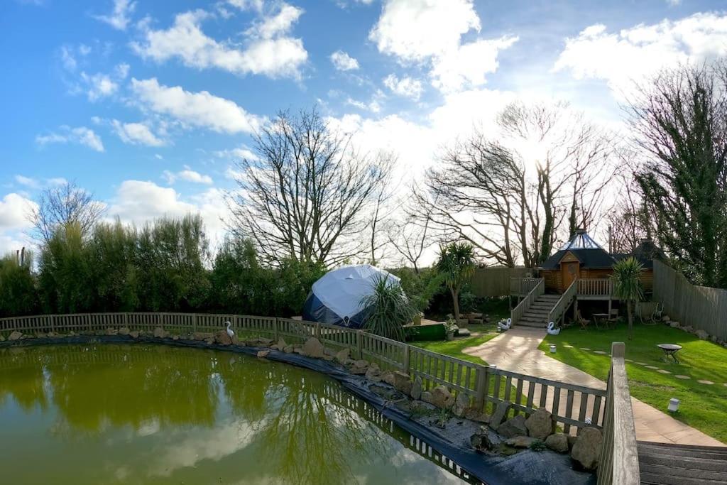 Praze an Beeble Romantic Treehouse With Hot Tub & Bbq Lodge מראה חיצוני תמונה
