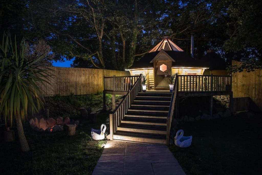Praze an Beeble Romantic Treehouse With Hot Tub & Bbq Lodge מראה חיצוני תמונה