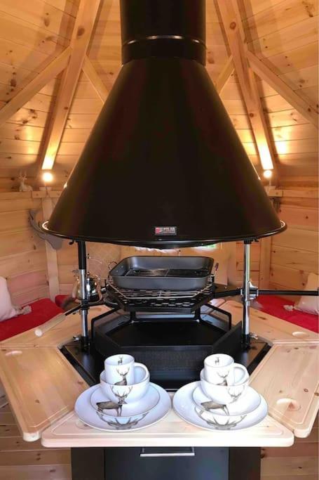 Praze an Beeble Romantic Treehouse With Hot Tub & Bbq Lodge מראה חיצוני תמונה