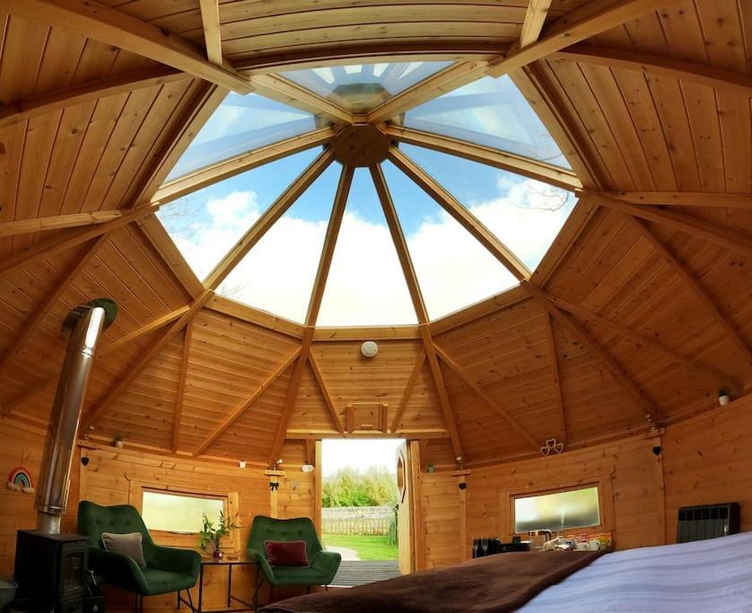 Praze an Beeble Romantic Treehouse With Hot Tub & Bbq Lodge מראה חיצוני תמונה
