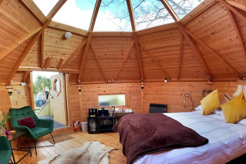 Praze an Beeble Romantic Treehouse With Hot Tub & Bbq Lodge מראה חיצוני תמונה